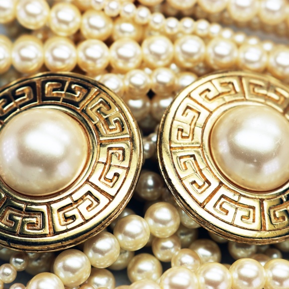 GIVENCHY VINTAGE 1980s Logo Pearl Earrings - Picture 13 of 16